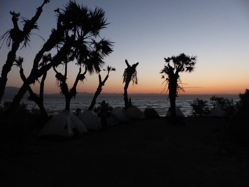Dawn at the camp site along the shore of Lake Afdera (Ingrid Smet - November 2015)