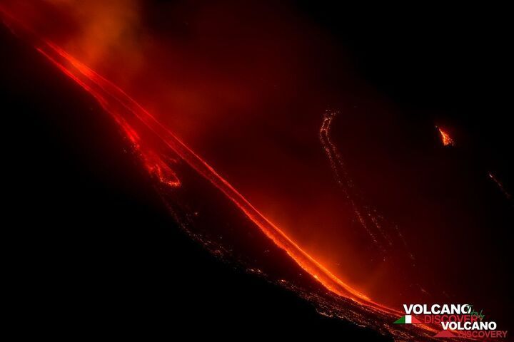 Lava flow during the 24 Dec 2018 flank eruption (image: Emanuela / VolcanoDiscovery Italia)