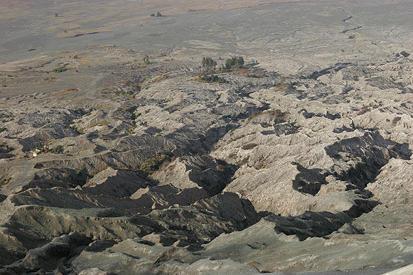 Die Flanken des Kraters des Bromo Vulkans