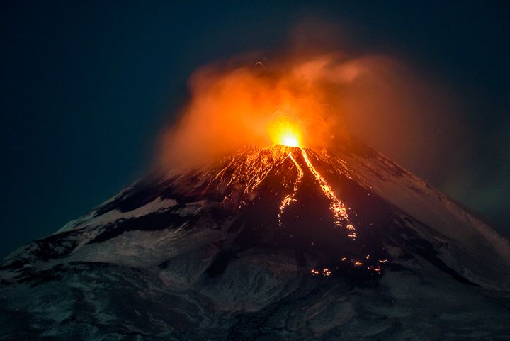 <TOKEN>Strombolian eruption from Etna's SE crater in Dec 2018</TOKEN>