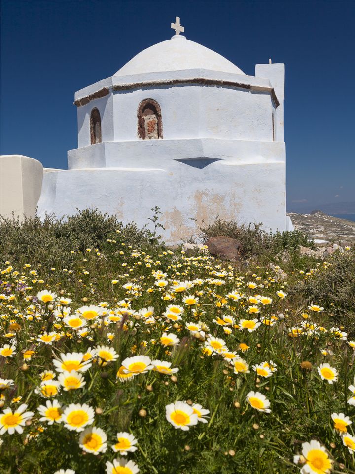 <TOKEN>Little chapel on top of Pyrgos village</TOKEN>