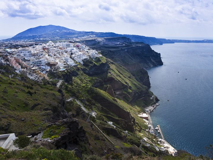 View onto the cliff of Fira
