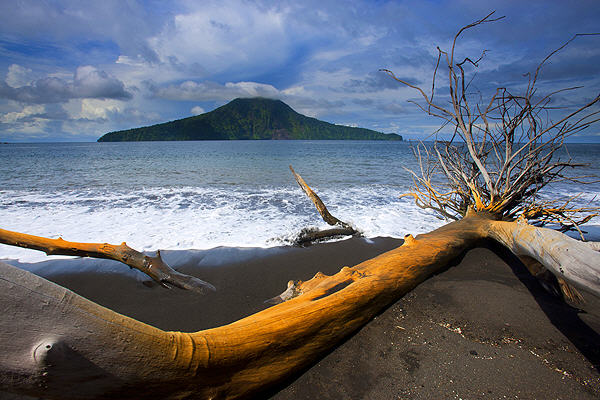 Rakata (Krakatau) (photo: Roland Gerth)