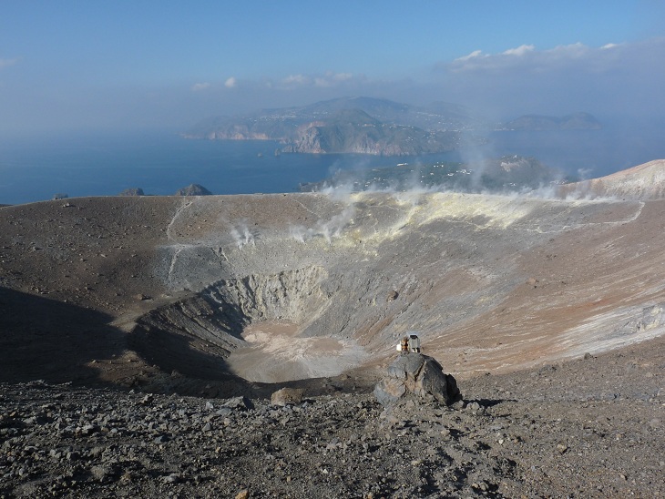 Station thermale volcanique (bassins de boue chaude) sur l’Île Vulcano