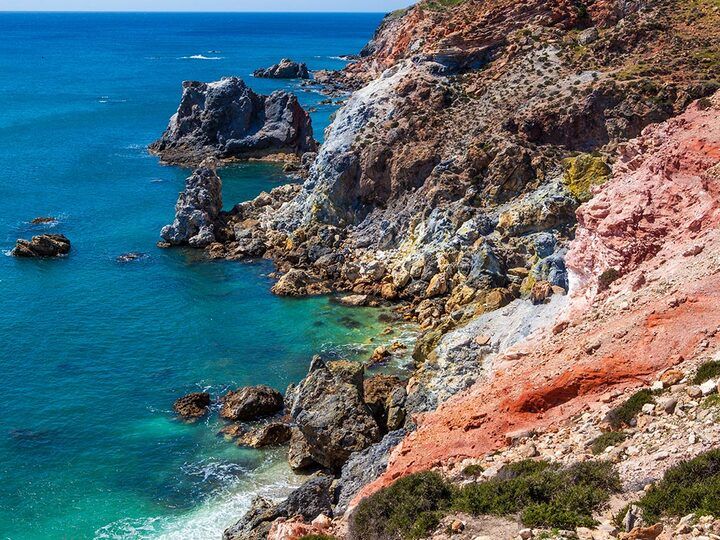 Volcanic colors of the coast (c) Tom Pfeiffer