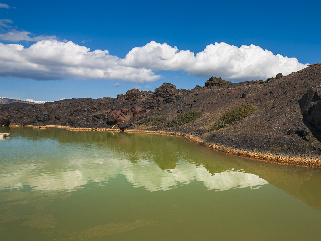 The crater lake of Palia Kameni
