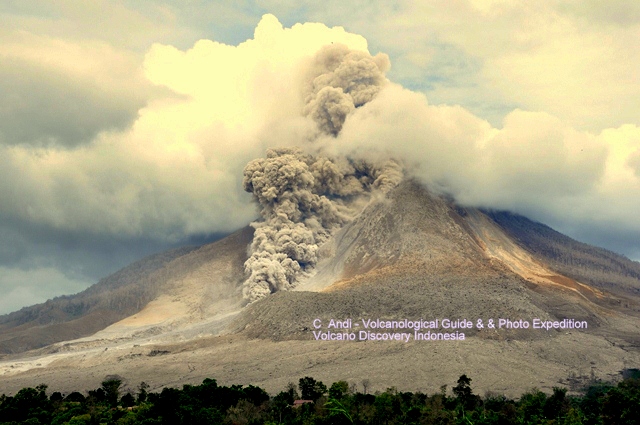 <TOKEN>Pyroclastic flow at Sinabung</TOKEN>