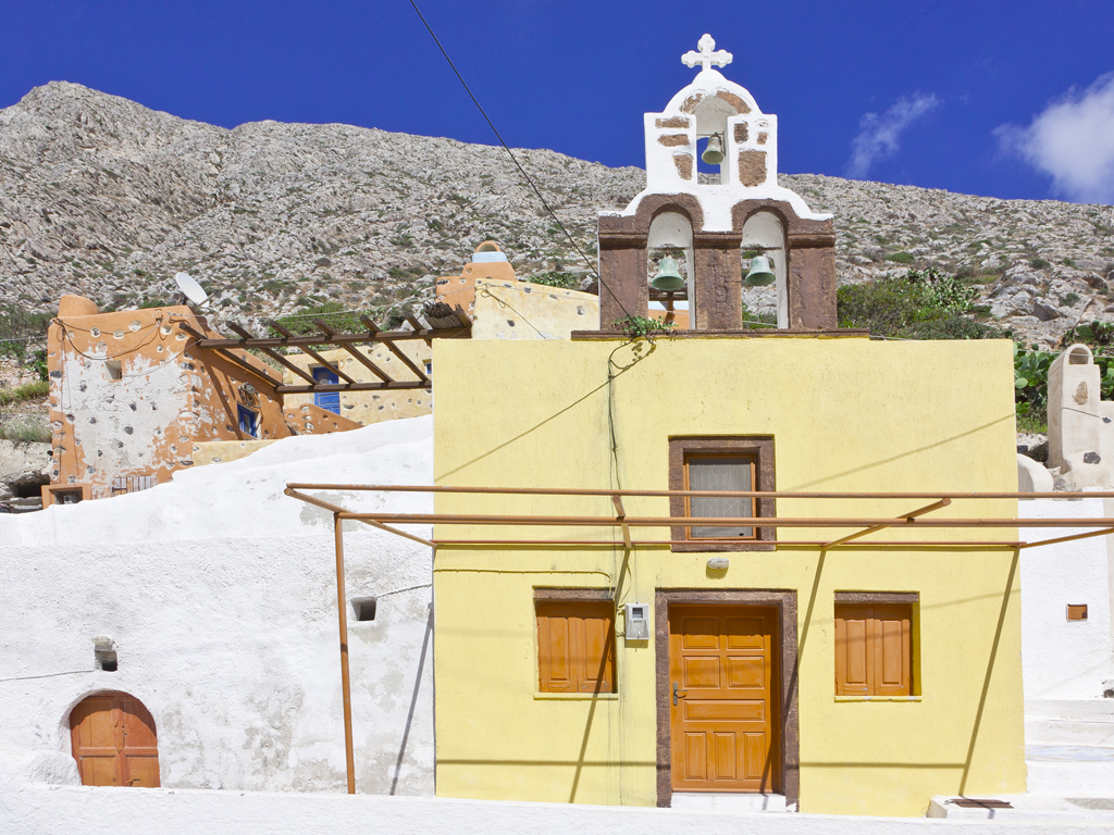 Chapel on the path to Emporió