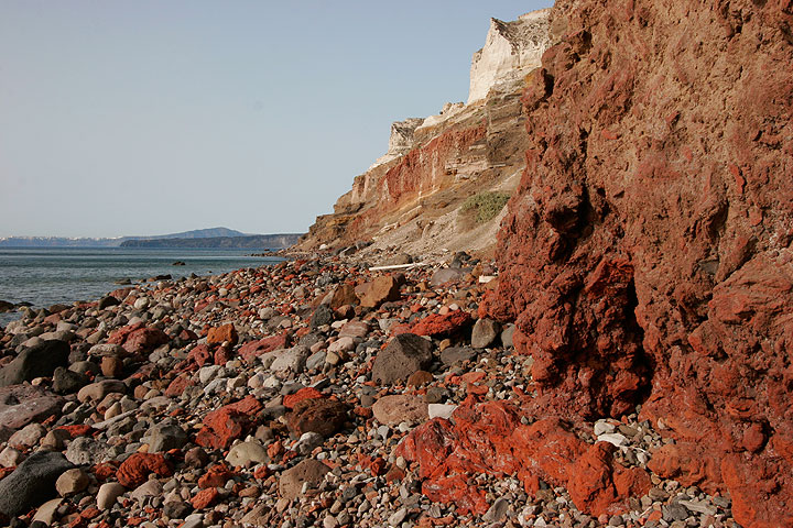 Deposits from glowing avalanches exposed on the coast