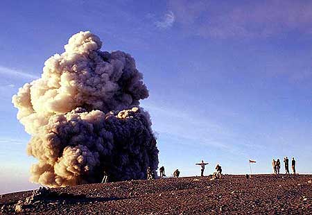 Ausbruch des Semeru aus der Nähe