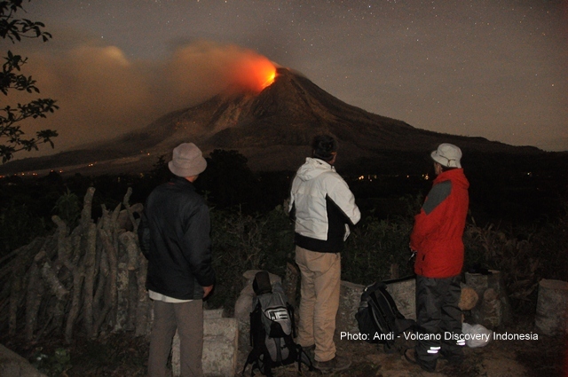 Group observing Sinabung at night