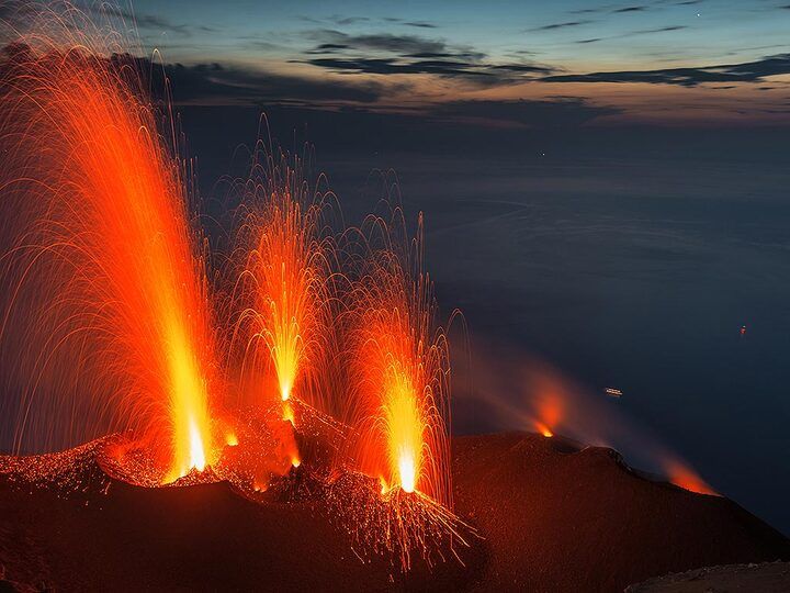 Eruption from several vents seen from Pizzo (the visitors' area)