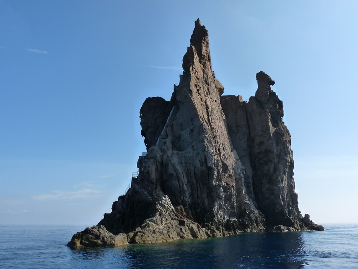 Strombolicchio, the volcanic neck from Stromboli´s predecessor