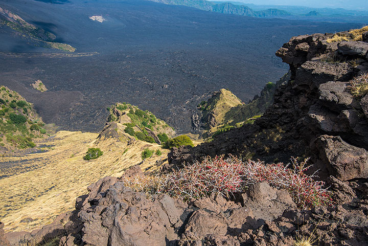 View down into the Valle del Bove from Etna´s summit area