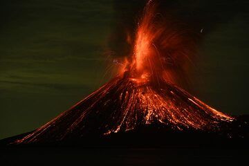 Starker vulkanianischer Ausbruch im Nov 2018 (Foto: Axel Timm)