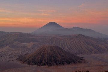 Tengger caldera at sunrise (1)