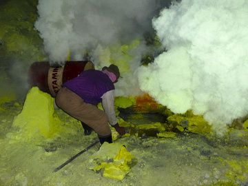 The sulphur mine at Ijen volcano