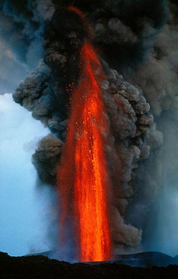 Lava fountain on Etna volcano (June 24, 2001)