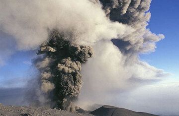 Ash plume from an explosive eruption at Etna volcano (Italy)