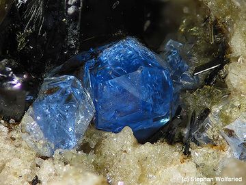 Hauyn crystals from the German volcano Laacher See (photo: Stefan Wolfsried)