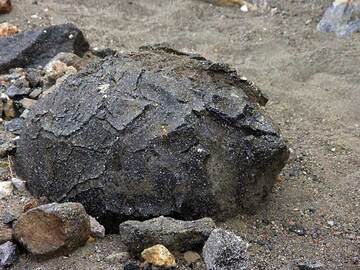 Breadcrust bomb, ca. 50 cm long, from Lokon volcano (N-Sulawesi, Indonesia)