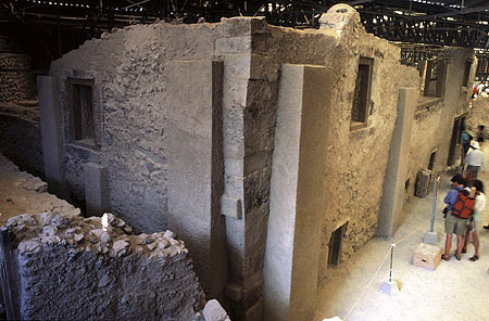 Der sogenannte Dreiecksplatz in der minoischen Ausgrabungsstätte