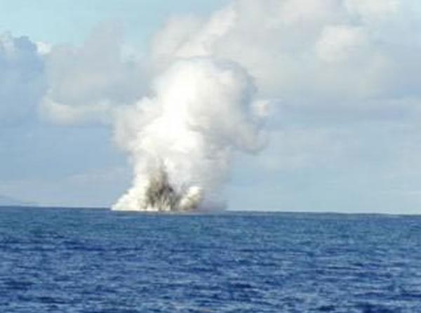 Kavachi erupting on May 14, 2000 (image: NOAA)