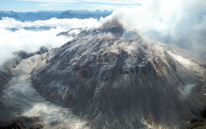 Image of the rhyolitic lava dome of Chaitén Volcano during its 2008-2010 eruption (photo: Sam Beebe)