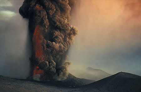 Eruption from Mt Etna volcano (Photo: Tom Pfeiffer)