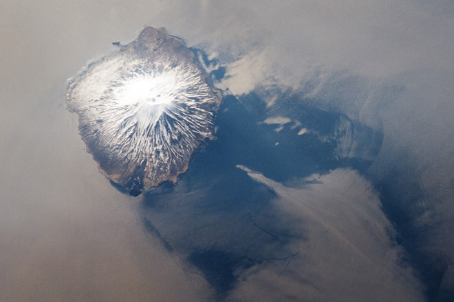 Space image of Alaid stratovolcano (NASA Earth Observatory http://earthobservatory.nasa.gov/IOTD/view.php?id=78290)