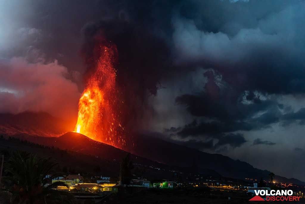 Eruption of La Palma's Cumbre Vieja in Sep 2021 (image: Tom Pfeiffer)
