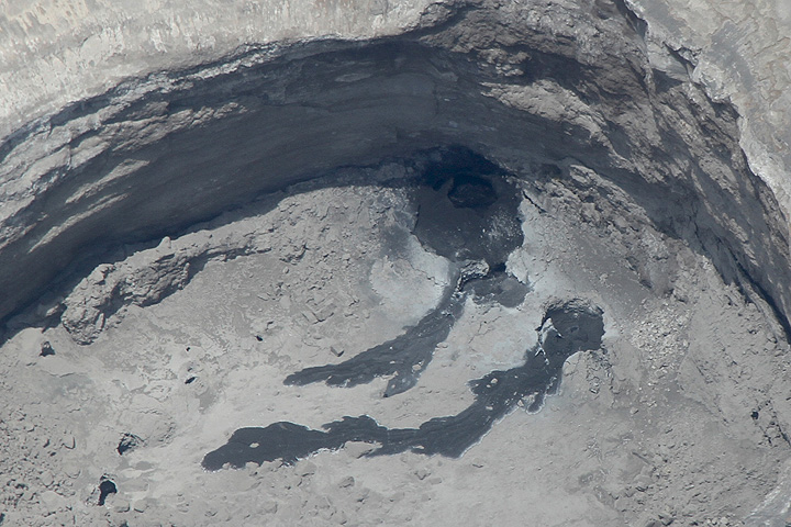 Zoom onto the active vent and a possible lava lake inside the crater of Lengai volcano (photo: Michael Dalton-Smith)