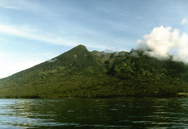 Kiebesi volcano (Makian Island) seen from the NW with the prominent Ngopagita gully (image: Ruska Hadian, 1985, Volcanological Survey of Indonesia)