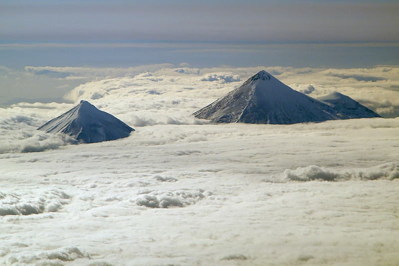 Pavlof Sister (left) and Pavlof Volcanoes (right) rise above a thick stratocumulus cloud deck (image: Marco Fulle / Stromboli Online)