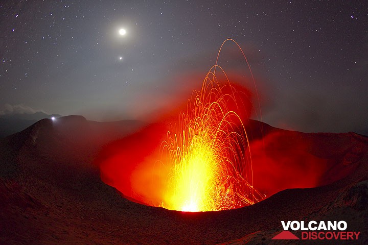 Strombolian activity at Yasur volcano